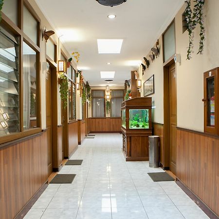 Reddoorz Plus Near Riau Street Bandung Exterior photo